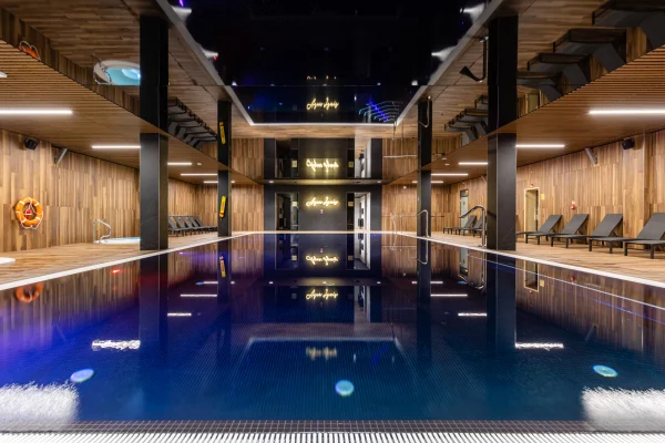 Basen w Elements Hotel & SPA